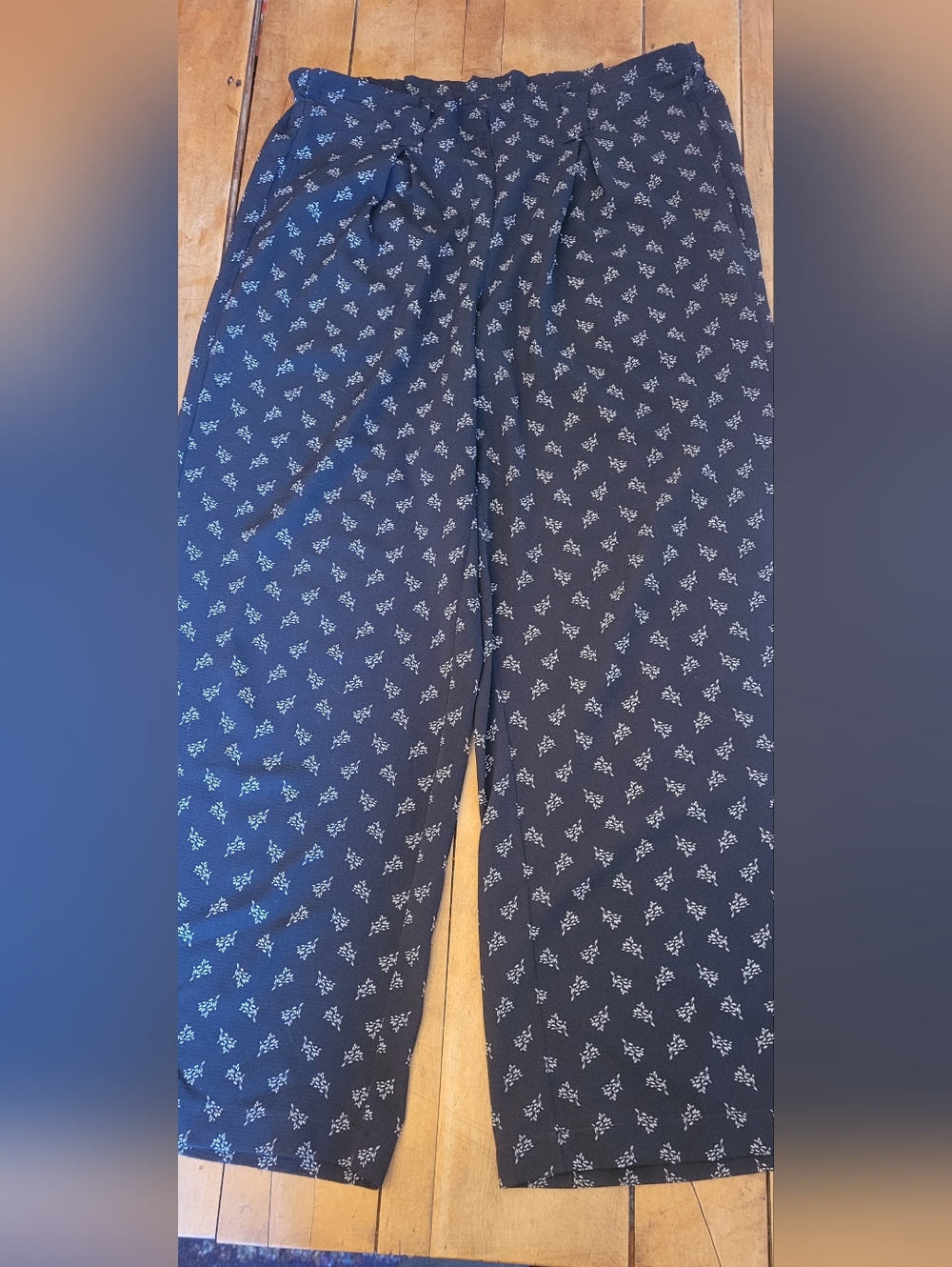 🥳2/$35🥳 Max Studio Navy and White Floral Wide-Leg Pants